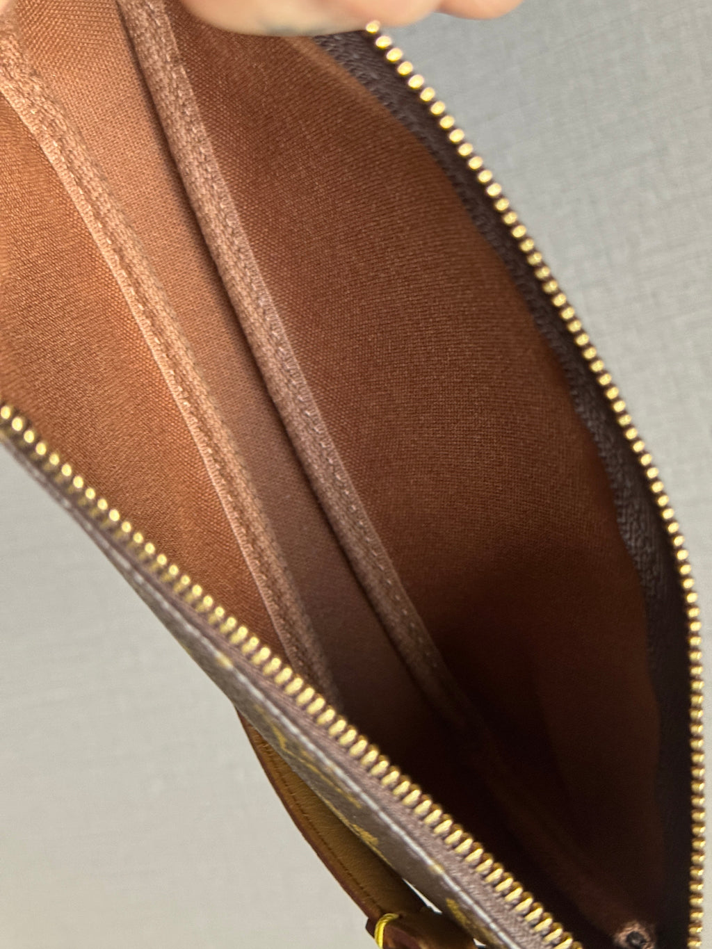 Louis Vuitton 2005 Monogram Pochette Accessoires Handbag