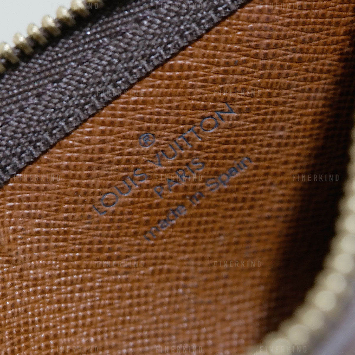 Louis Vuitton 2003 Monogram Key Cles